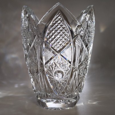 Ваза для цветов с резным геометрическим декором, хрусталь, алмазная грань, Дятьковский хрустальный завод, СССР, 1970-1990 гг.