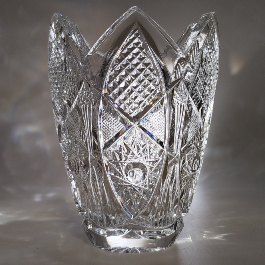 Ваза для цветов с резным геометрическим декором, хрусталь, алмазная грань, Дятьковский хрустальный завод, СССР, 1970-1990 гг.