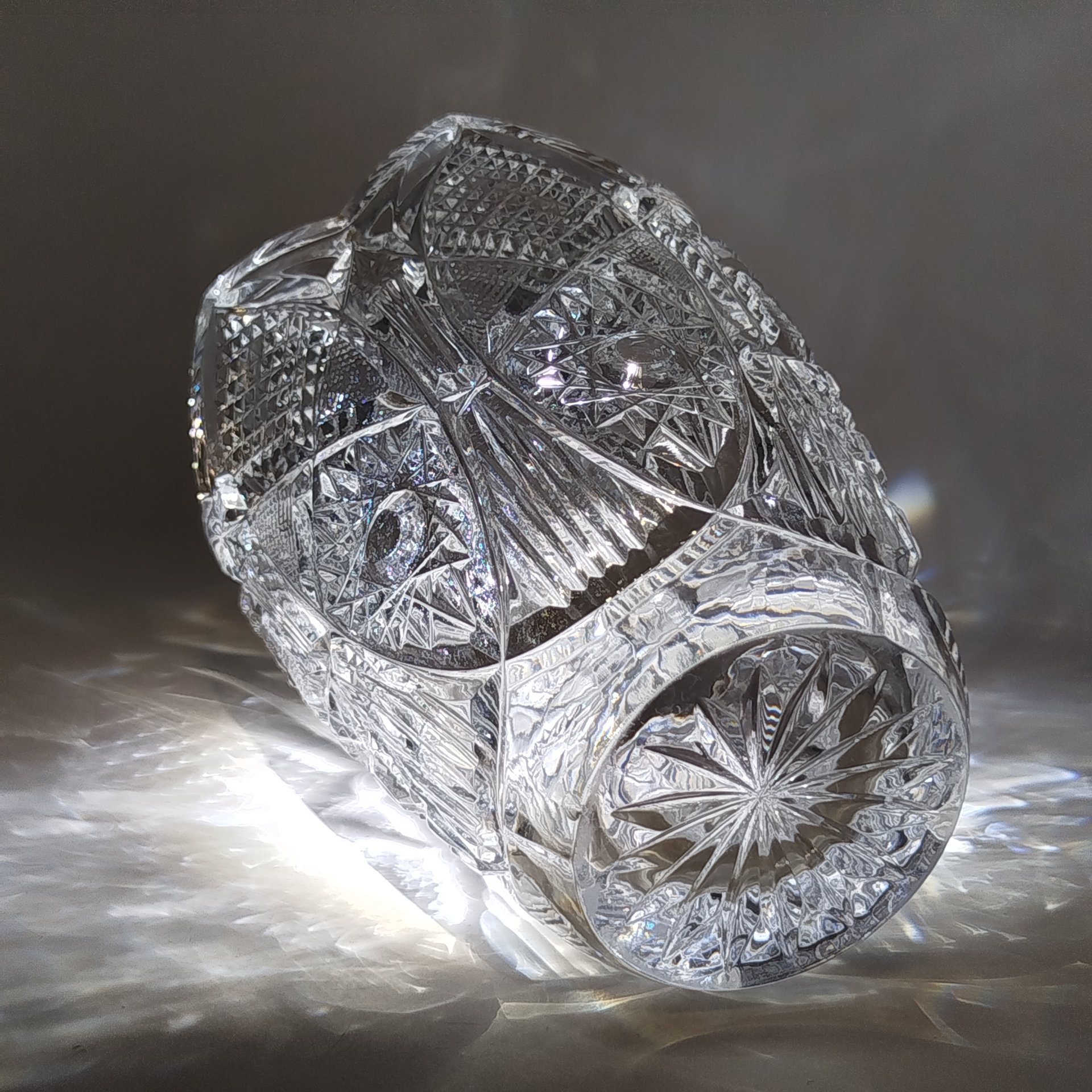 Ваза для цветов с резным геометрическим декором, хрусталь, алмазная грань, Дятьковский хрустальный завод, СССР, 1970-1990 гг.