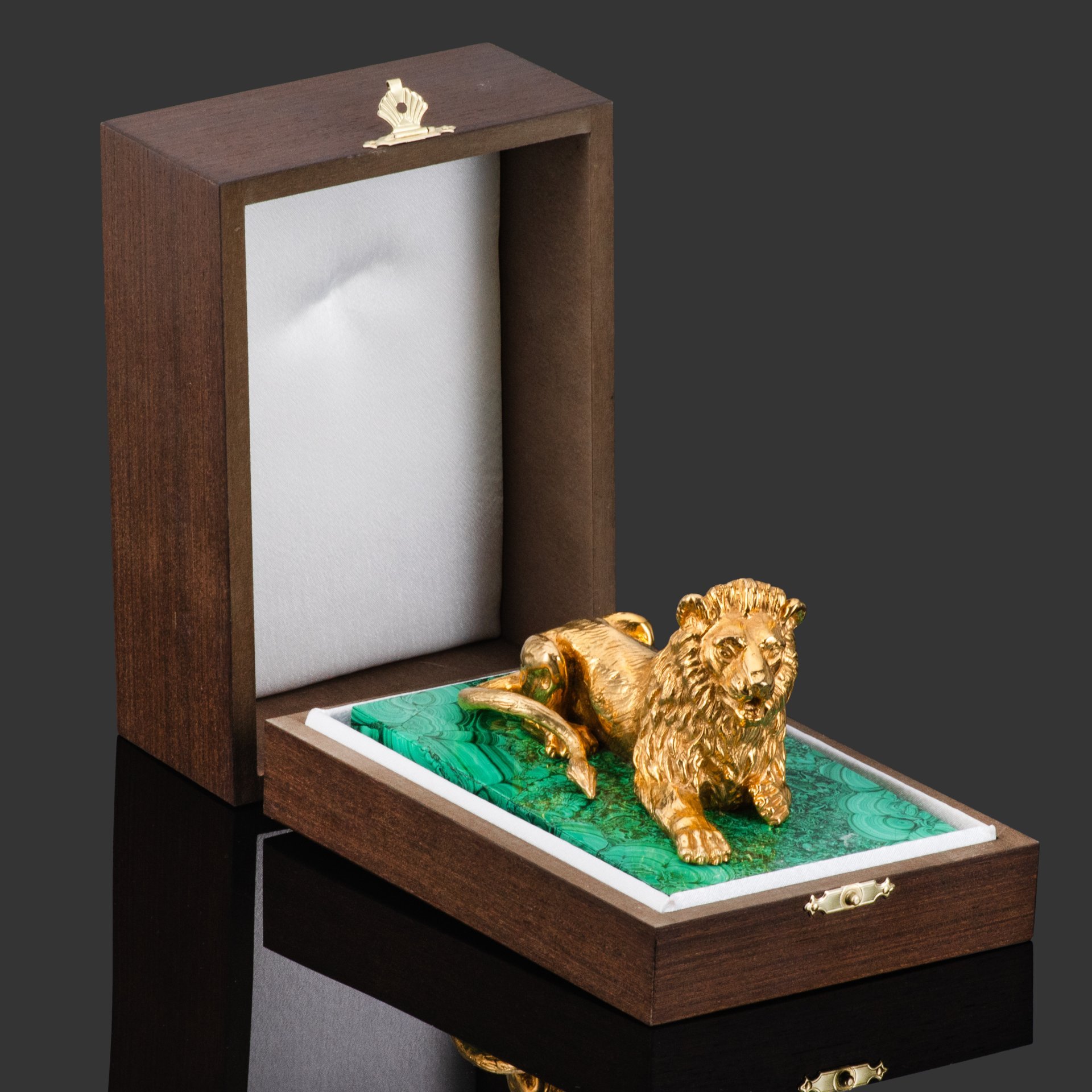 Пресс-папье "Лев" в подарочном футляре, с документами