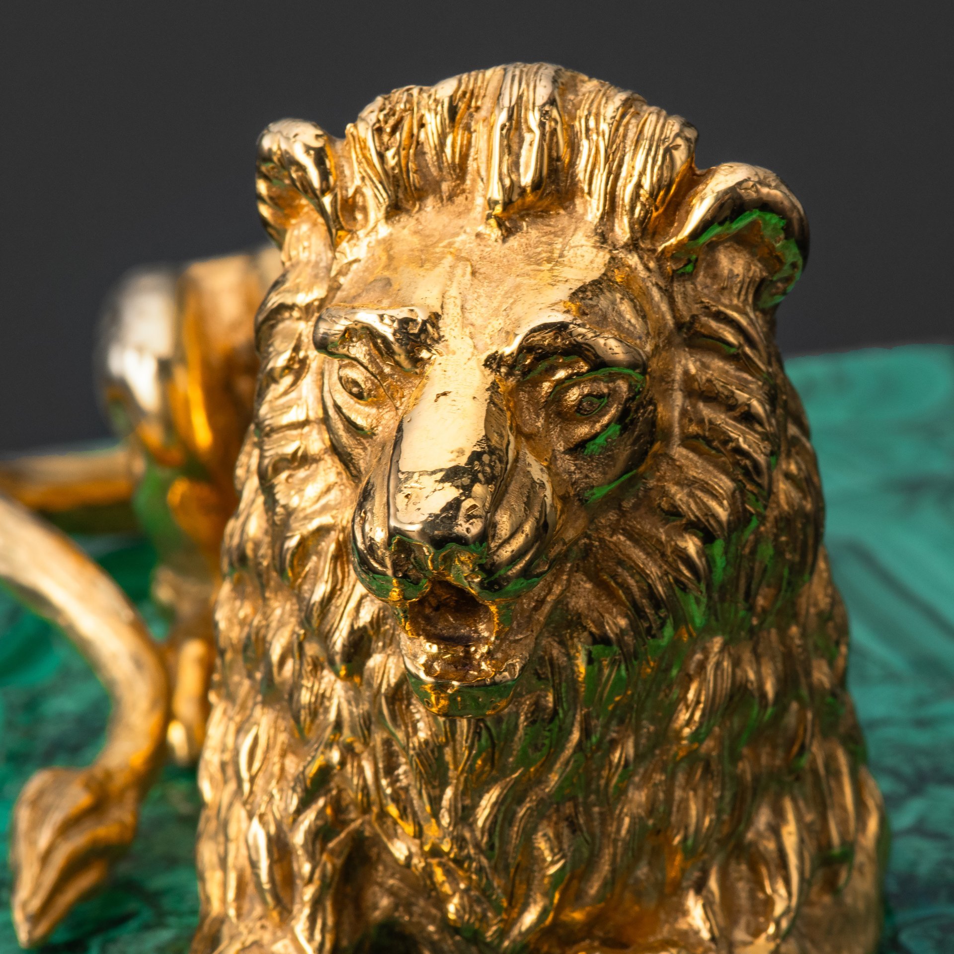 Пресс-папье "Лев" в подарочном футляре, с документами