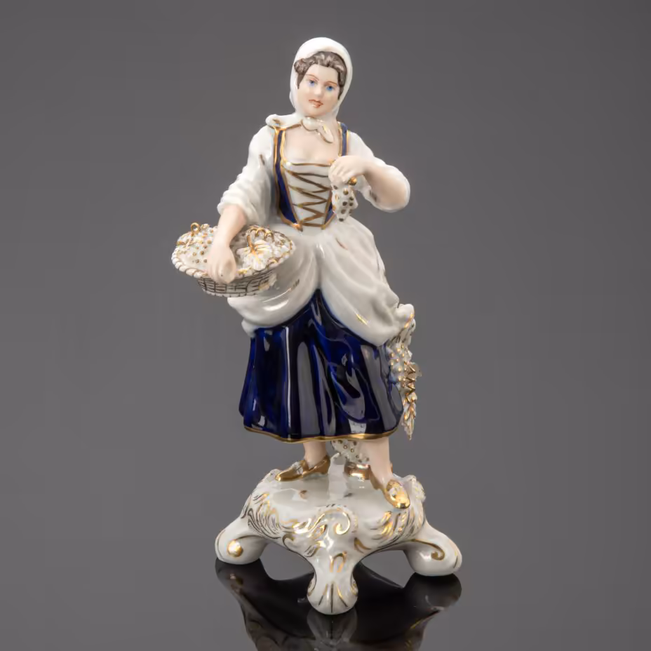 Статуэтка "Девушка с корзиной винограда", Royal Dux