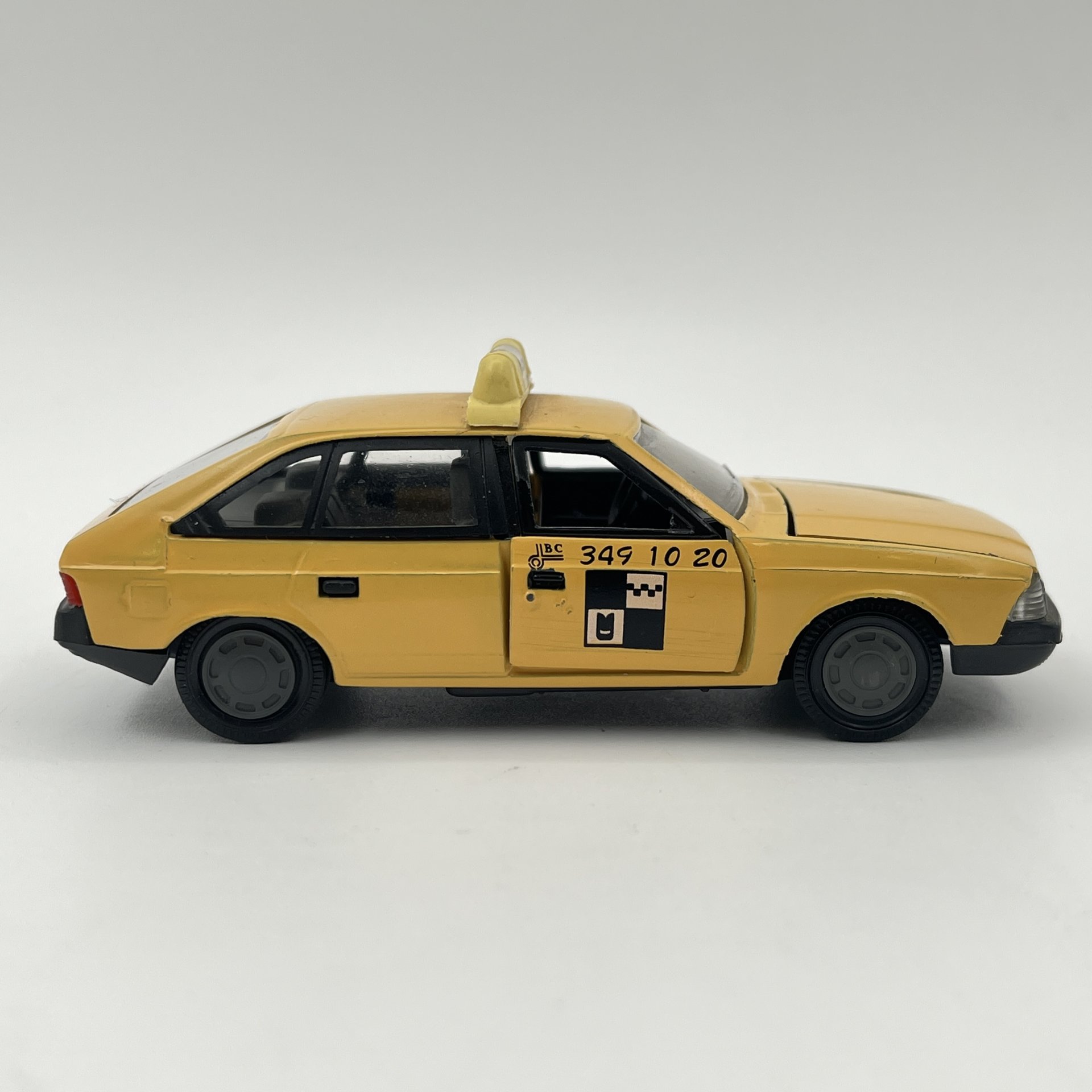 Модель автомобиля "Москвич 2141" (Такси), металл, пластик, Саратовский завод «Тантал», СССР, 1970-1980 гг.