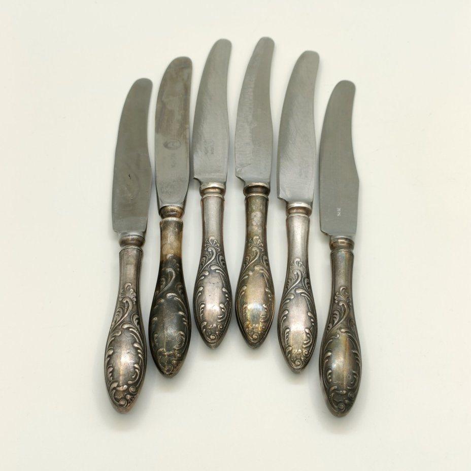 Набор из 6-ти десертных ножей с растительным декором (в подборе), мНЦ (медь-никель-цинк), нержавеющая сталь, Кольчугинский завод цветных металлов, СССР, 1960-1990 гг.