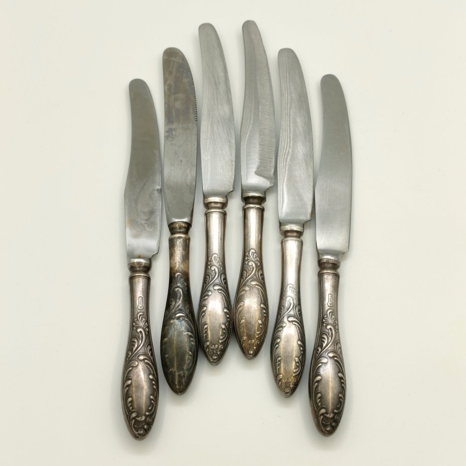 Набор из 6-ти десертных ножей с растительным декором (в подборе), мНЦ (медь-никель-цинк), нержавеющая сталь, Кольчугинский завод цветных металлов, СССР, 1960-1990 гг.