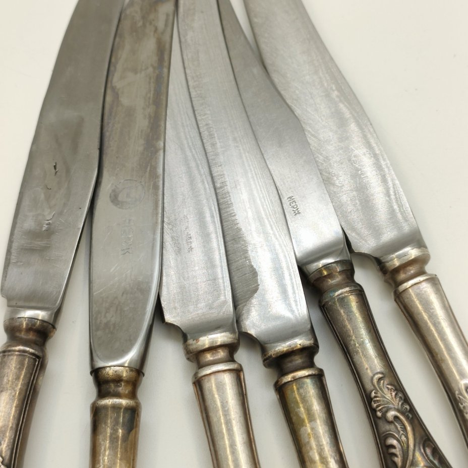 Набор из 6-ти десертных ножей с растительным декором (в подборе), мНЦ (медь-никель-цинк), нержавеющая сталь, Кольчугинский завод цветных металлов, СССР, 1960-1990 гг.