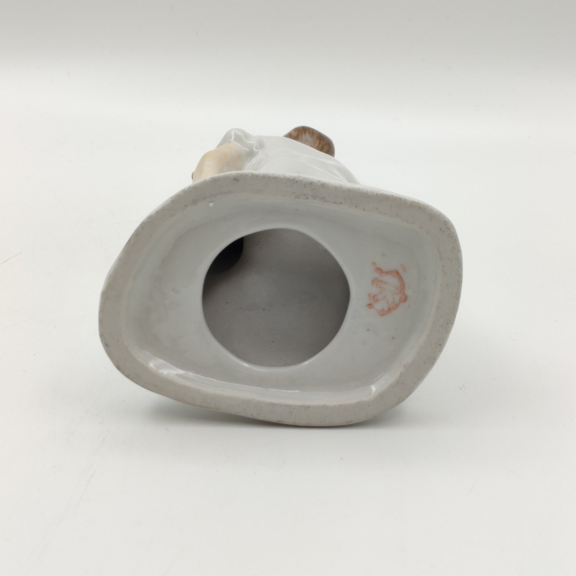 Статуэтка "Пионер с ракеткой и олимпийским мишкой", фарфор, роспись, Коростенский фарфоровый завод (КФЗ), Украина, 1980-2000 гг.