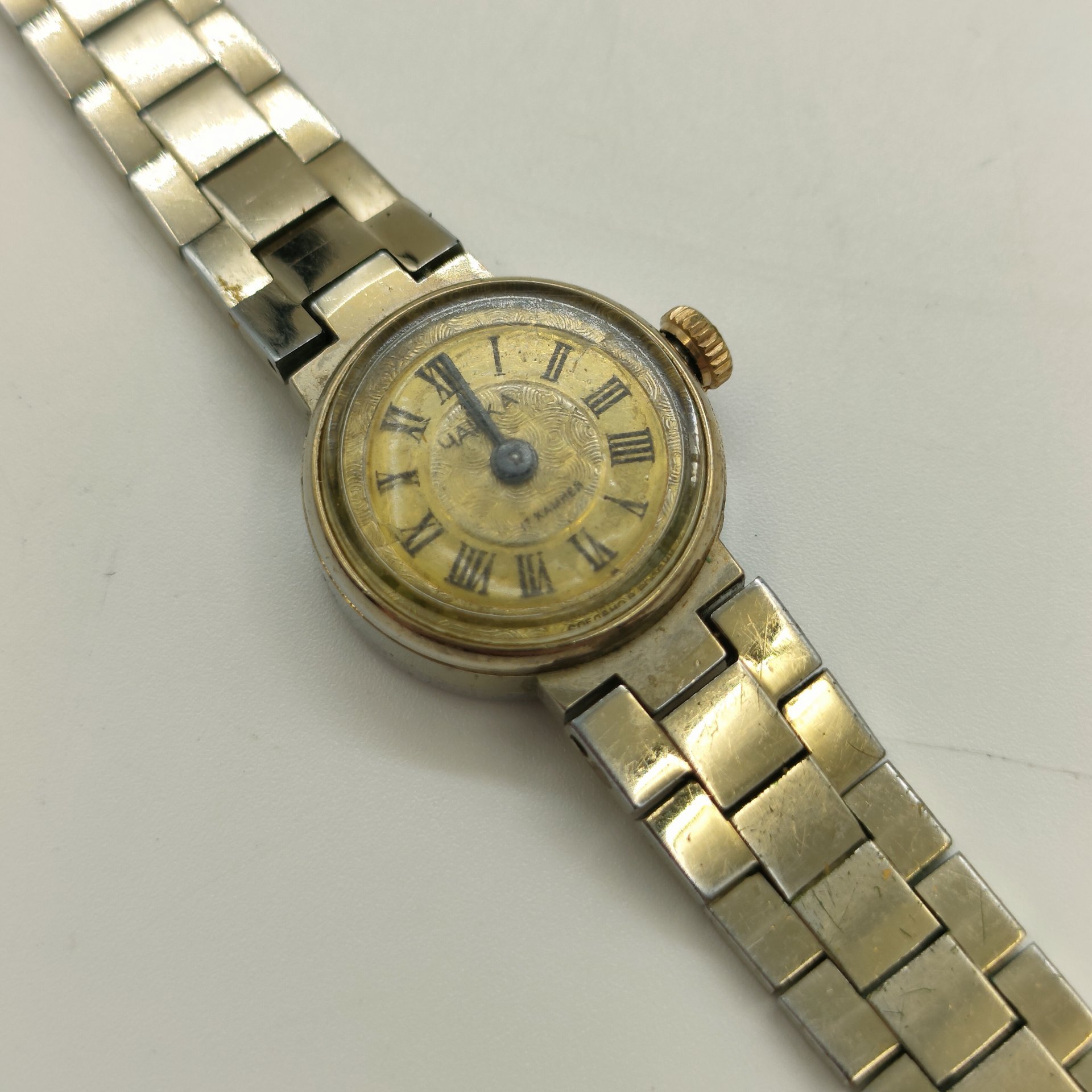 Часы наручные механические "Чайка" (17 камней), в футляре с инструкцией, металл, стекло, золочение, пластмасса, бумага, печать, Угличский часовой завод «Чайка», СССР, 1985 г.