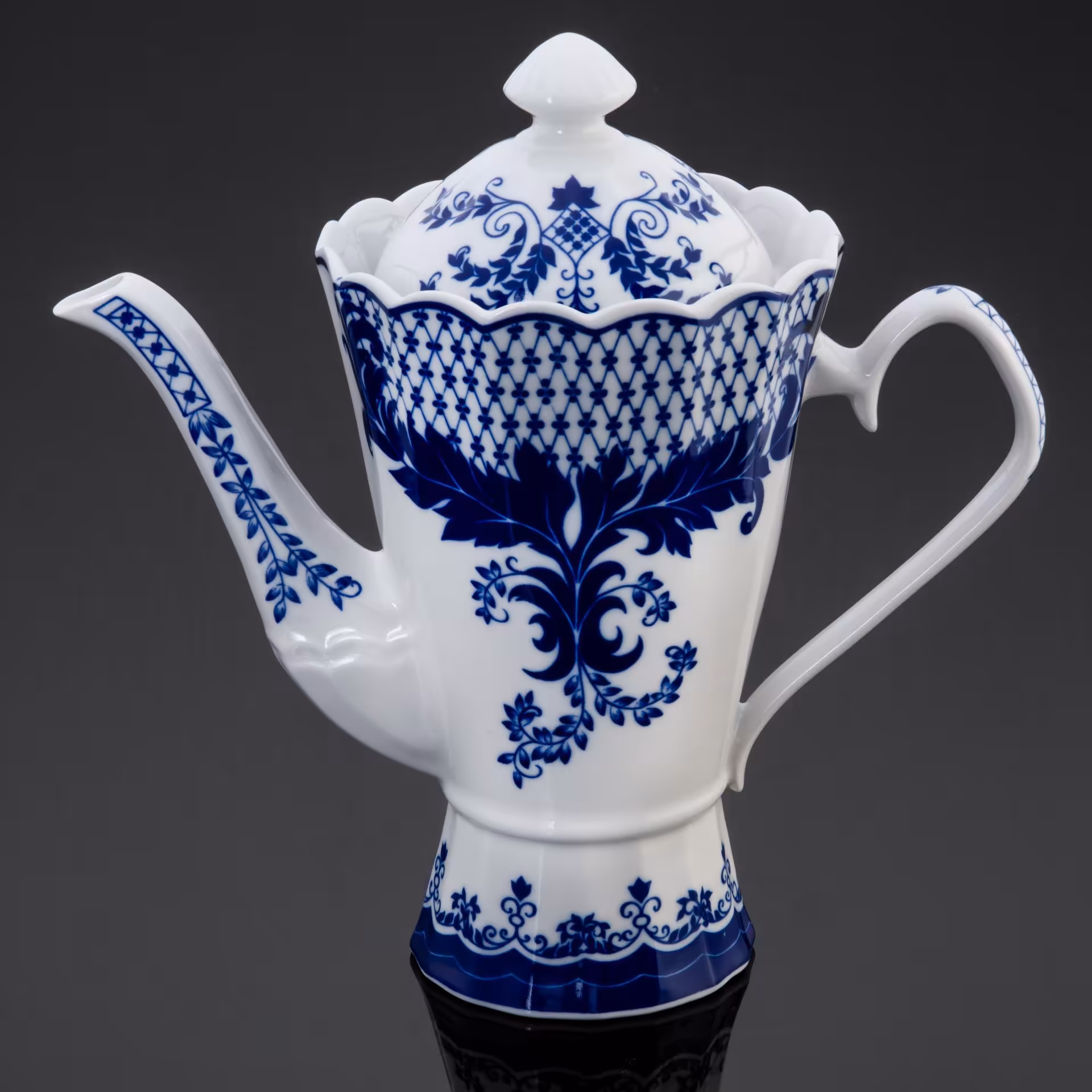 Кофейник с растительным декором, Коростенский фарфоровый завод (КФЗ)