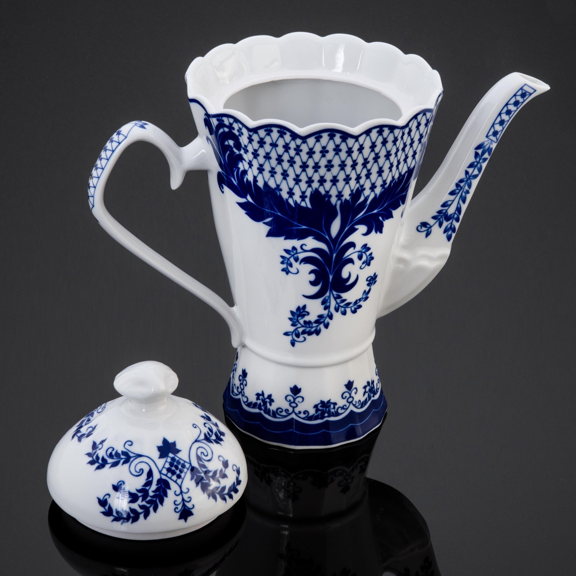 Кофейник с растительным декором, Коростенский фарфоровый завод (КФЗ)