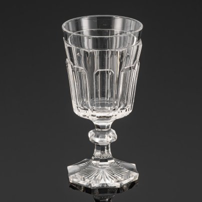 Бокал на восьмиугольной ножке, с декором в виде выступов на гранях, Императорский стеклянный завод (предположительно), хрусталь, выдувание, гранение, полировка, Российская империя, 1870-1900 гг.