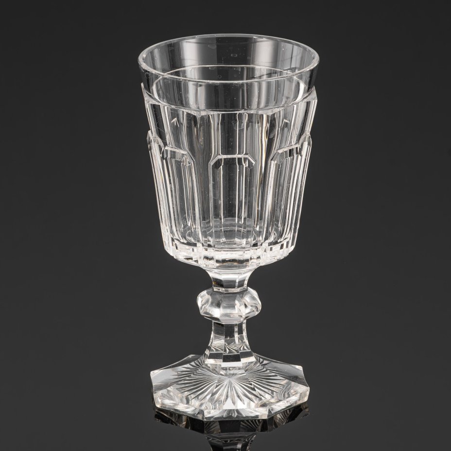 Бокал на восьмиугольной ножке, с декором в виде выступов на гранях, Императорский стеклянный завод (предположительно), хрусталь, выдувание, гранение, полировка, Российская империя, 1870-1900 гг.