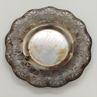 Блюдце с ажурным волнистым краем