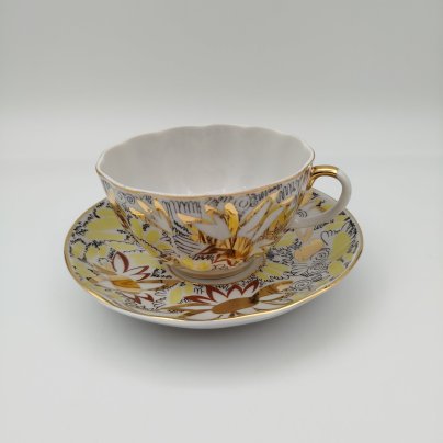 Пара чайная "Золотые ромашки", автор росписи Л.И. Григорьева, форма "Тюльпан", фарфор, деколь, золочение, Ленинградский фарфоровый завод (ЛФЗ), СССР, 1970-1986 гг.