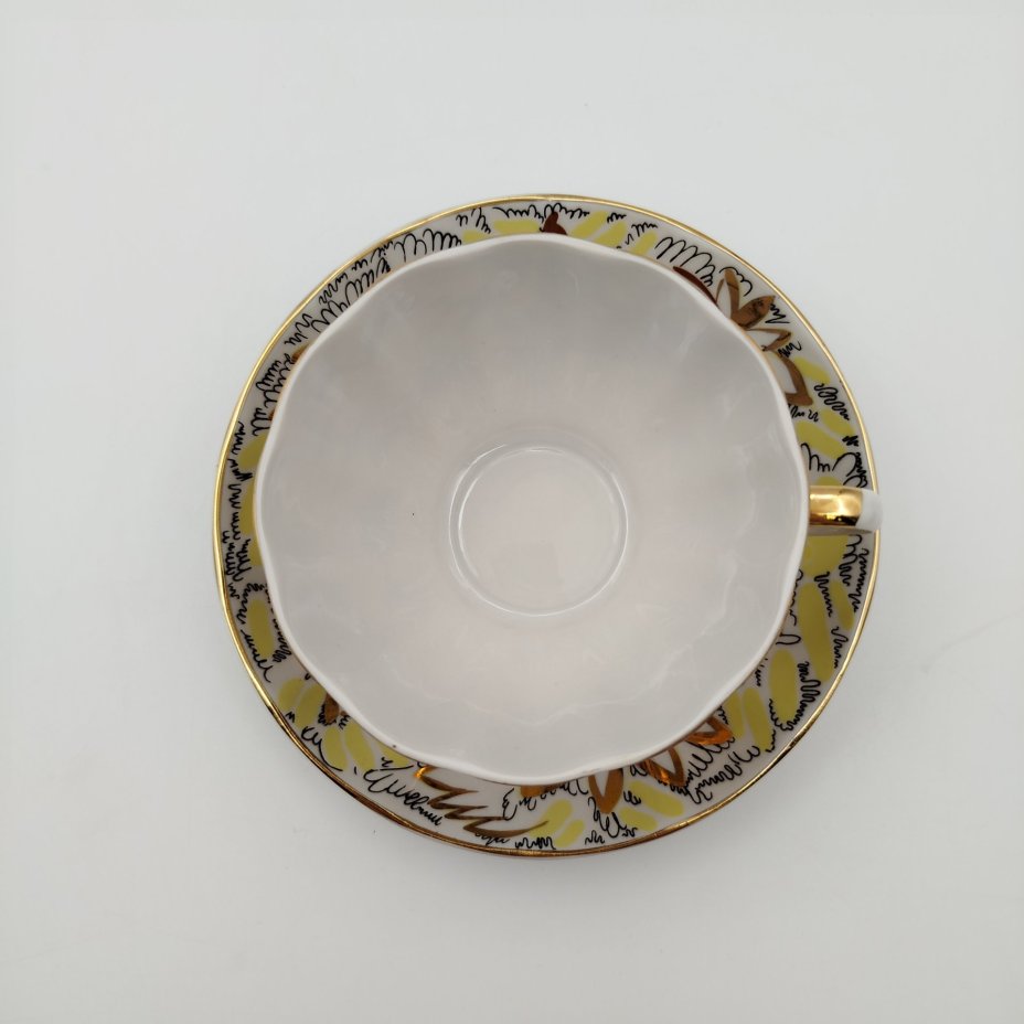 Пара чайная "Золотые ромашки", автор росписи Л.И. Григорьева, форма "Тюльпан", фарфор, деколь, золочение, Ленинградский фарфоровый завод (ЛФЗ), СССР, 1970-1986 гг.