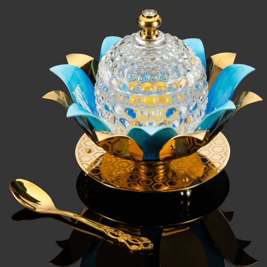 Медовница "Бутон" с голубыми лепестками и фианитом в подарочной коробке, латунь, хрусталь, золочение, эмаль, фианит, Златоуст, Российская Федерация, 2025 г.