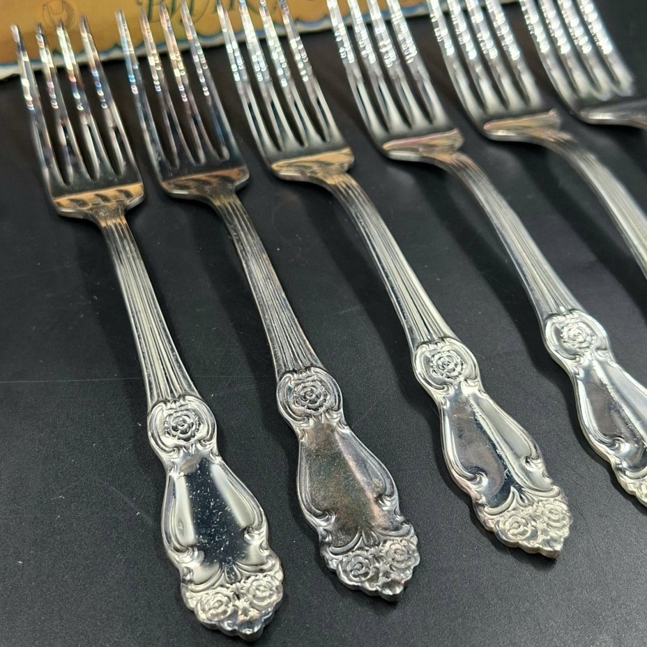 Набор из шести столовых вилок "Серебряная роза" в коробке, мНЦ (медь-никель-цинк), Кольчугинский завод цветных металлов, СССР, 1970-1990 гг.