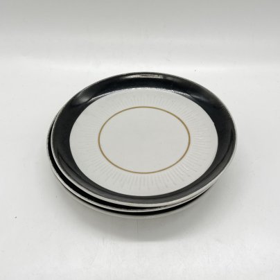 Набор из 3 блюдец с декором в виде черной каймы, фарфор, крытье, золочение, Рижский фарфорово-фаянсовый завод, СССР, 1970-1980 гг.