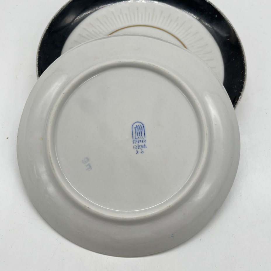 Набор из 3 блюдец с декором в виде черной каймы, фарфор, крытье, золочение, Рижский фарфорово-фаянсовый завод, СССР, 1970-1980 гг.