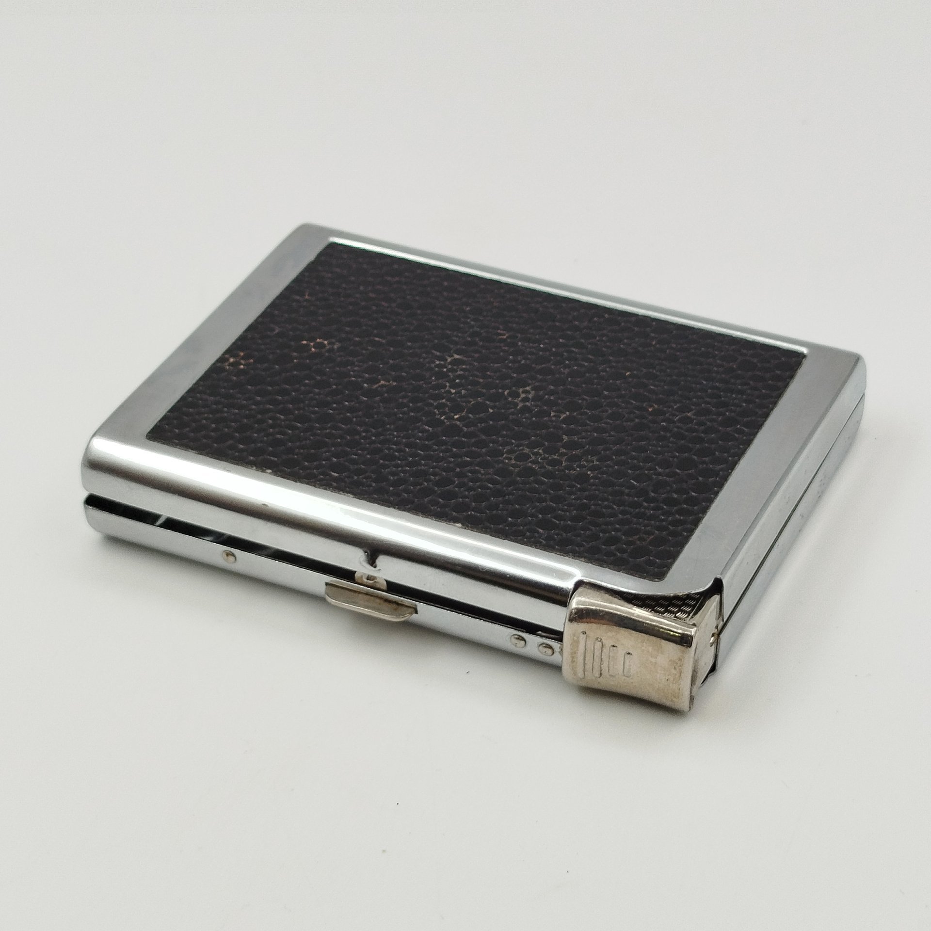 Портсигар, с встроенной зажигалкой