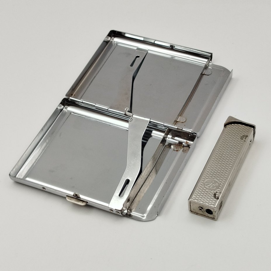 Портсигар, с встроенной зажигалкой