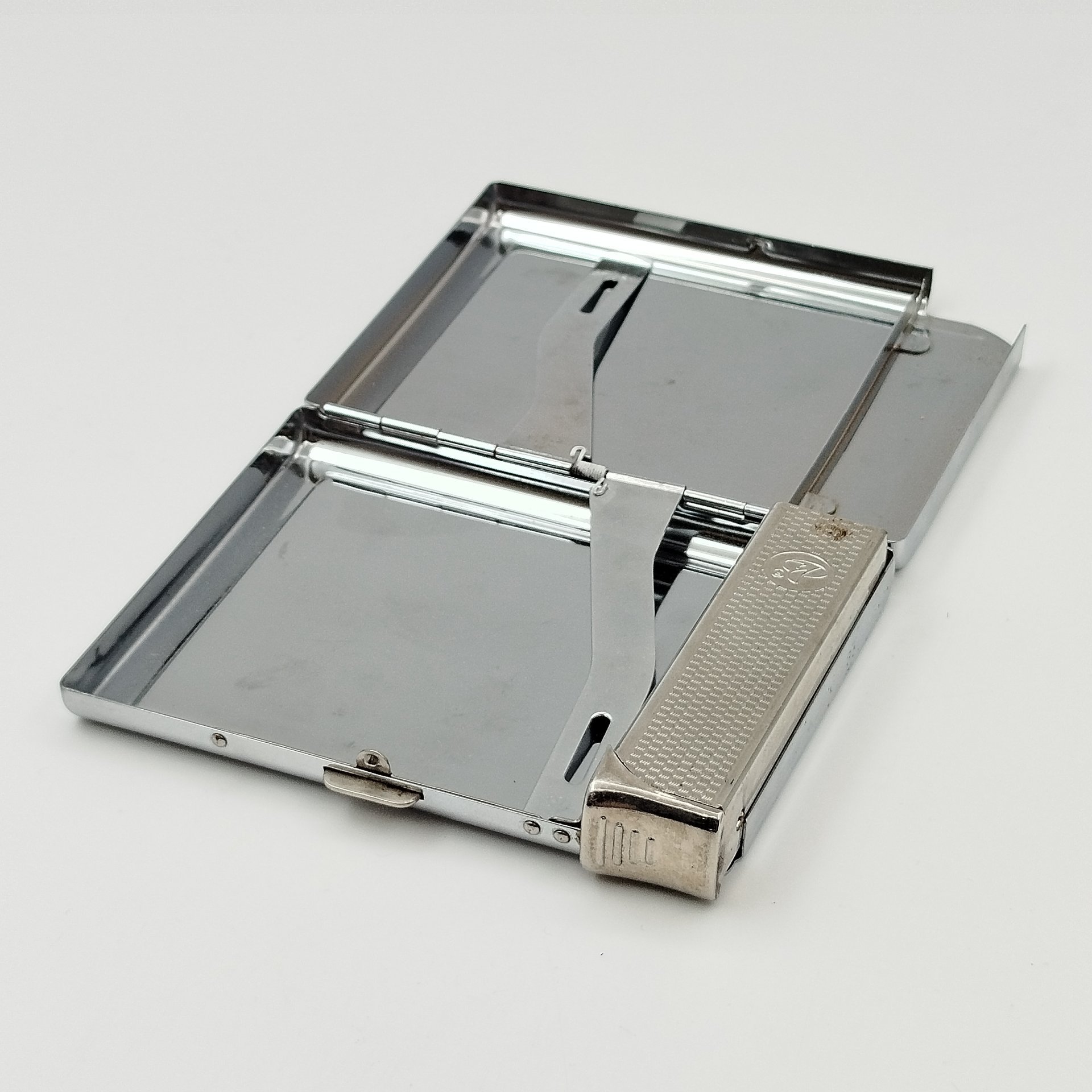 Портсигар, с встроенной зажигалкой