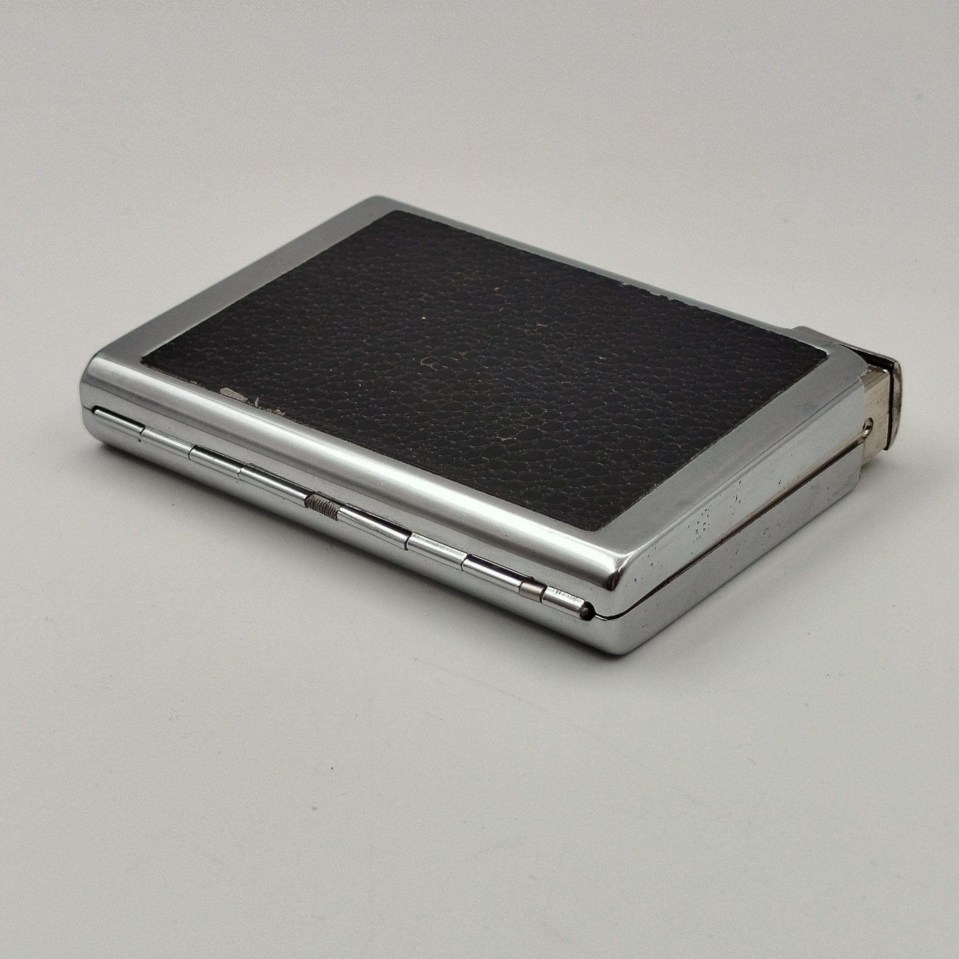 Портсигар, с встроенной зажигалкой