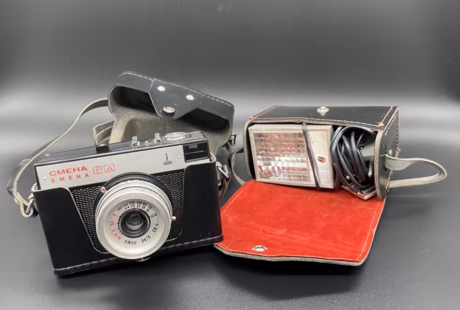 Фотоаппарат "Смена-8М" в оригинальном кофре в комплекте со вспышкой "Фотон", Минский механический завод им. С.И. Вавилова  (БелОМО)