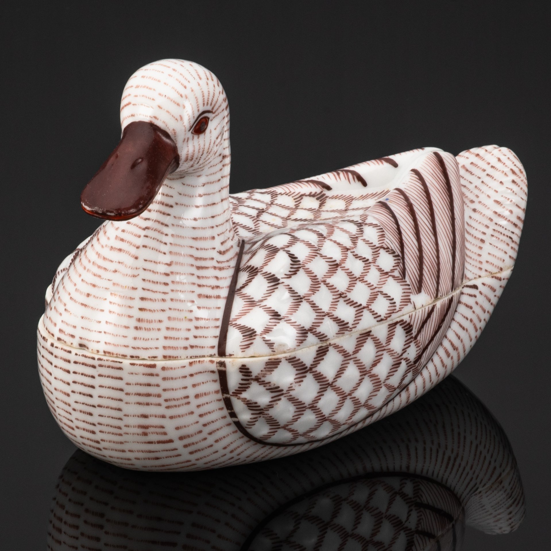 [Редкая роспись] Маслёнка "Утка" в росписи коричневого цвета, частные заводы, фаянс, роспись, Российская империя, 1890-1916 гг.