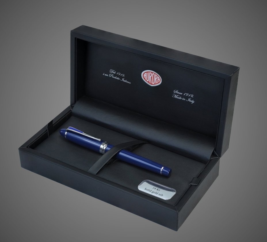 Перьевая ручка Aurora Ipsilon Deluxe Blue resin CT, перо - М, в подарочной коробке, Лаки и смолы: лак, родий, смола, хром