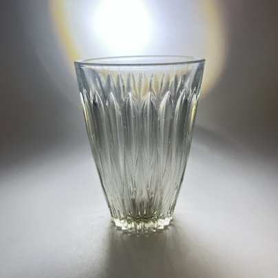 Ваза для цветочного букета с геометрическим декором