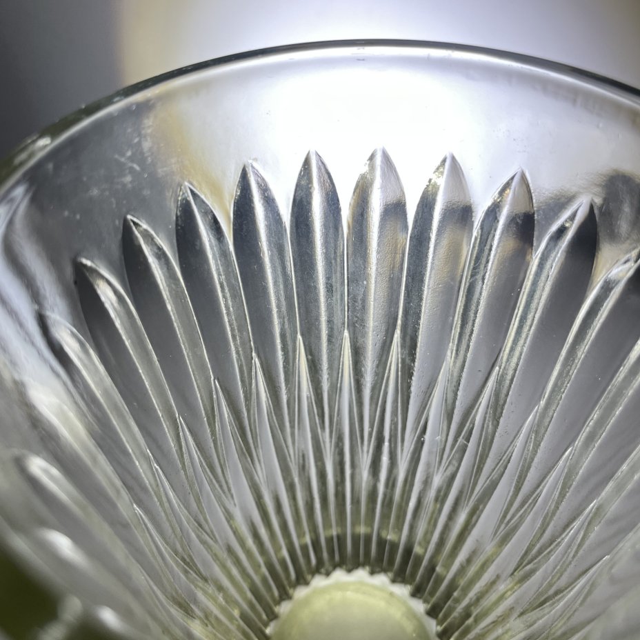 Ваза для цветочного букета с геометрическим декором