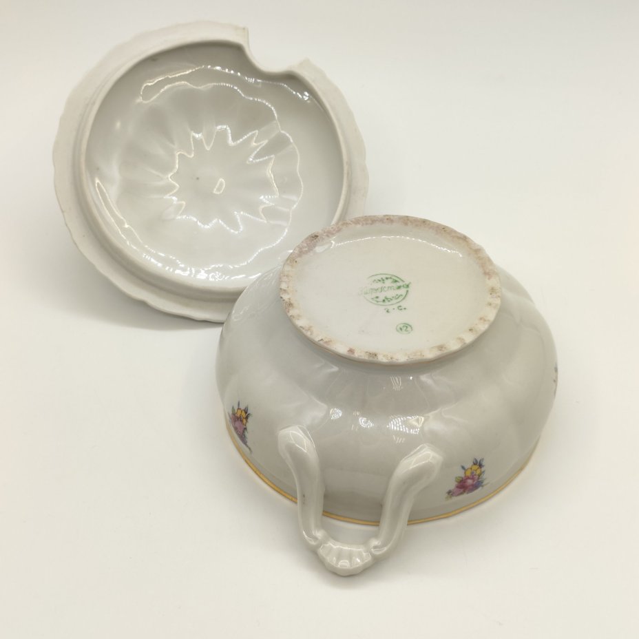 Супница (террина), украшенная цветочным декором, фарфор, деколь, золочение, Коростенский фарфоровый завод (КФЗ), СССР, 1957-1960 гг.
