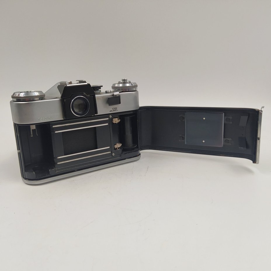 Фотоаппарат "Зенит-Е" с объективом "Гелиос-44-2" в оригинальном кофре, металл, стекло, пластик, кожа, Белорусское оптико-механическое объединение (БелОМО), СССР, 1975 г.