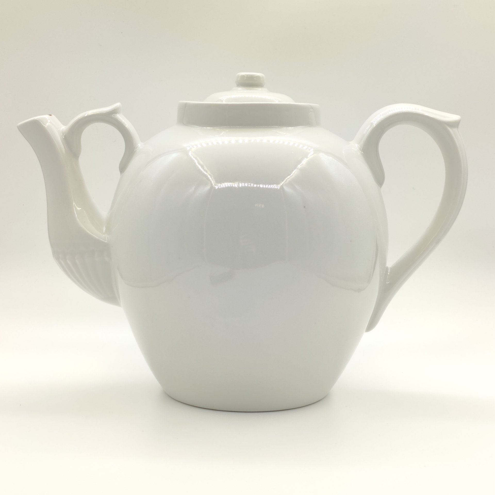 Чайник доливной с рельефным декором