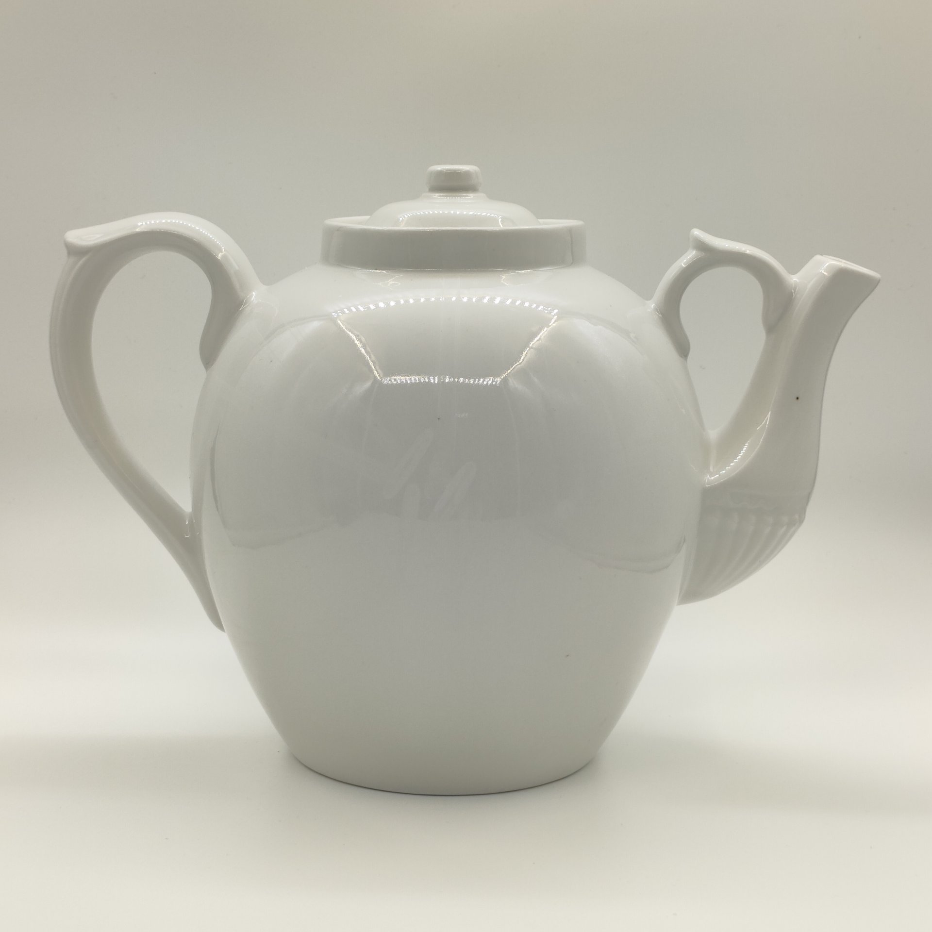 Чайник доливной с рельефным декором