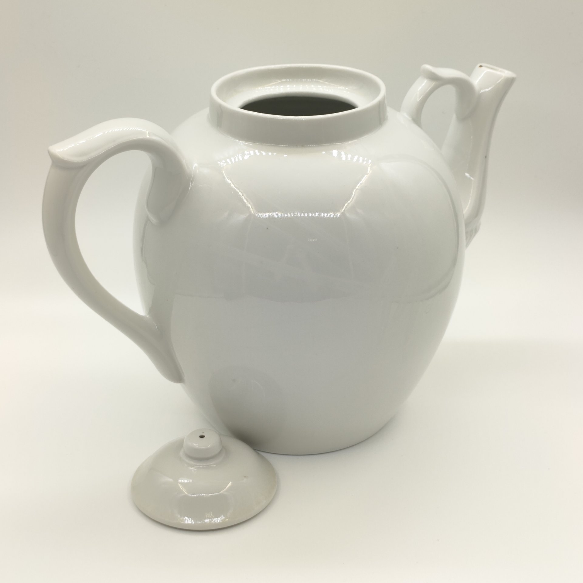 Чайник доливной с рельефным декором