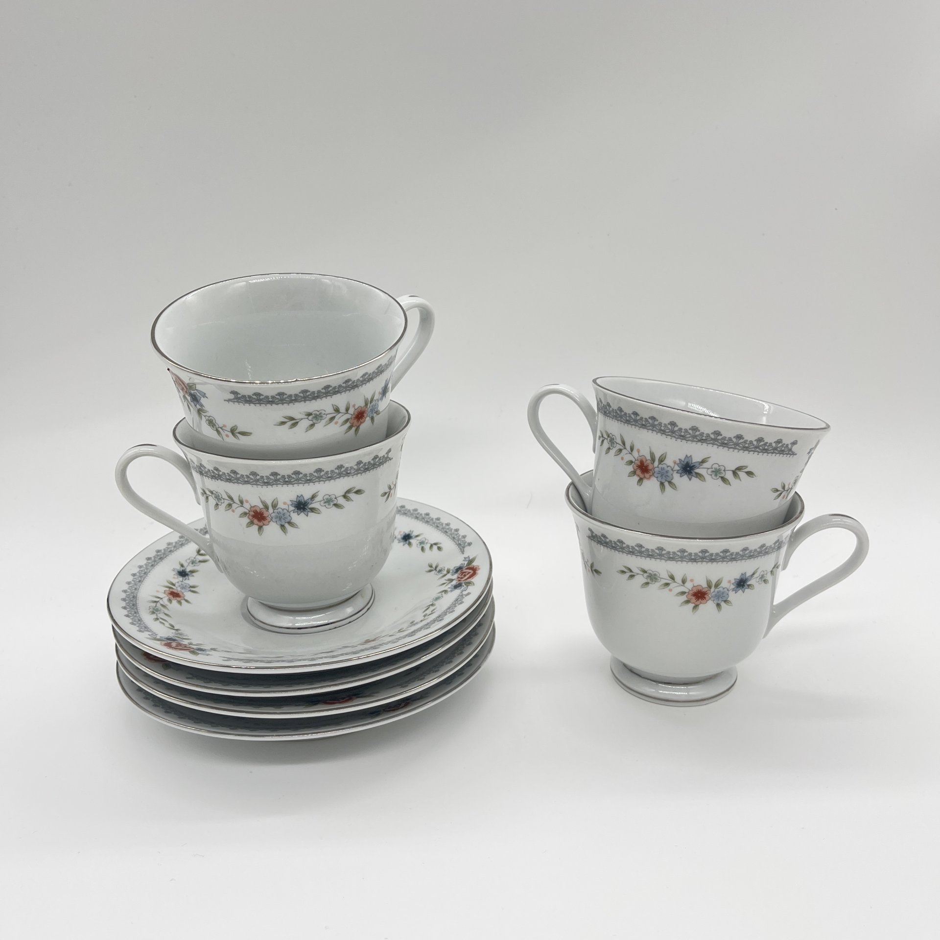 Набор из 4 чайных пар с цветочным декором, Dynasty Fine China, фарфор, деколь, золочение, Китай, 1970-1990 гг.