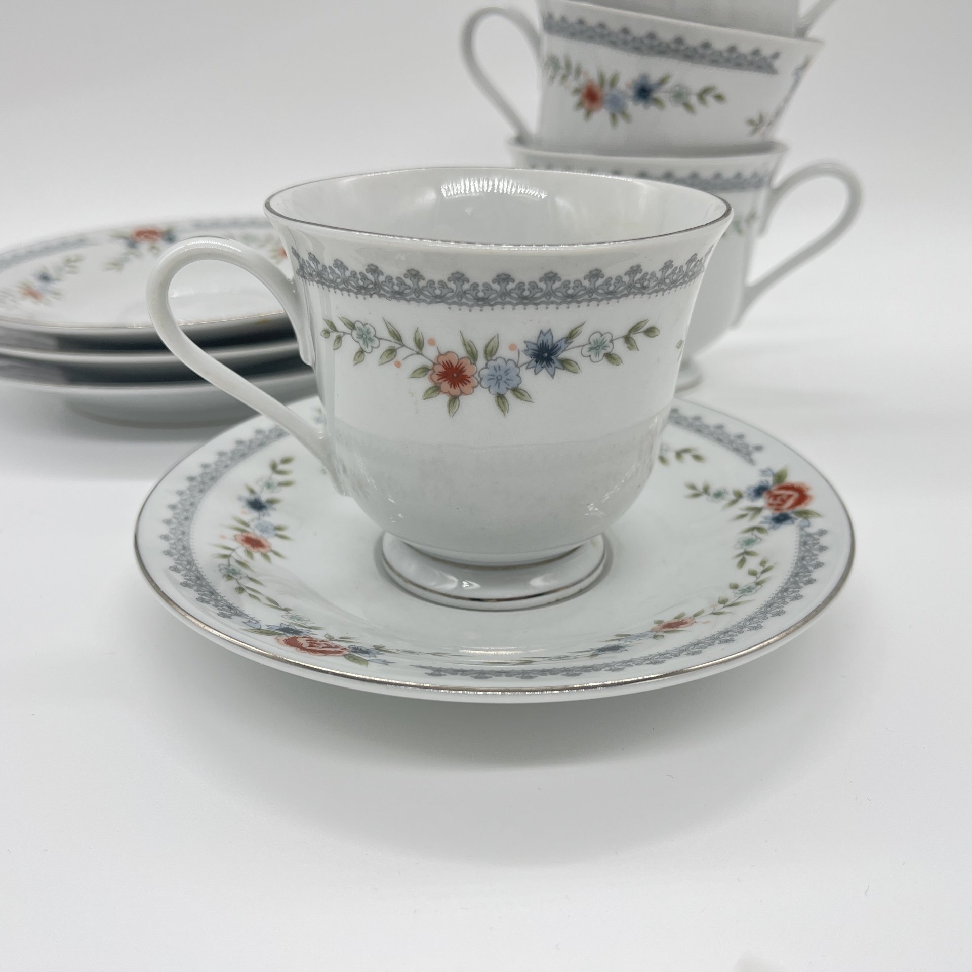 Набор из 4 чайных пар с цветочным декором, Dynasty Fine China, фарфор, деколь, золочение, Китай, 1970-1990 гг.