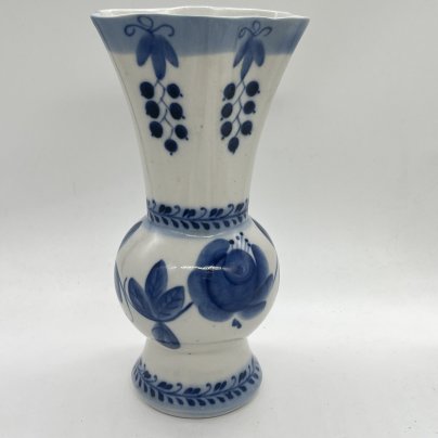 Вазочка с цветочным расписным декором, Гжель, фарфор, роспись, СССР, 1970-1990 гг.