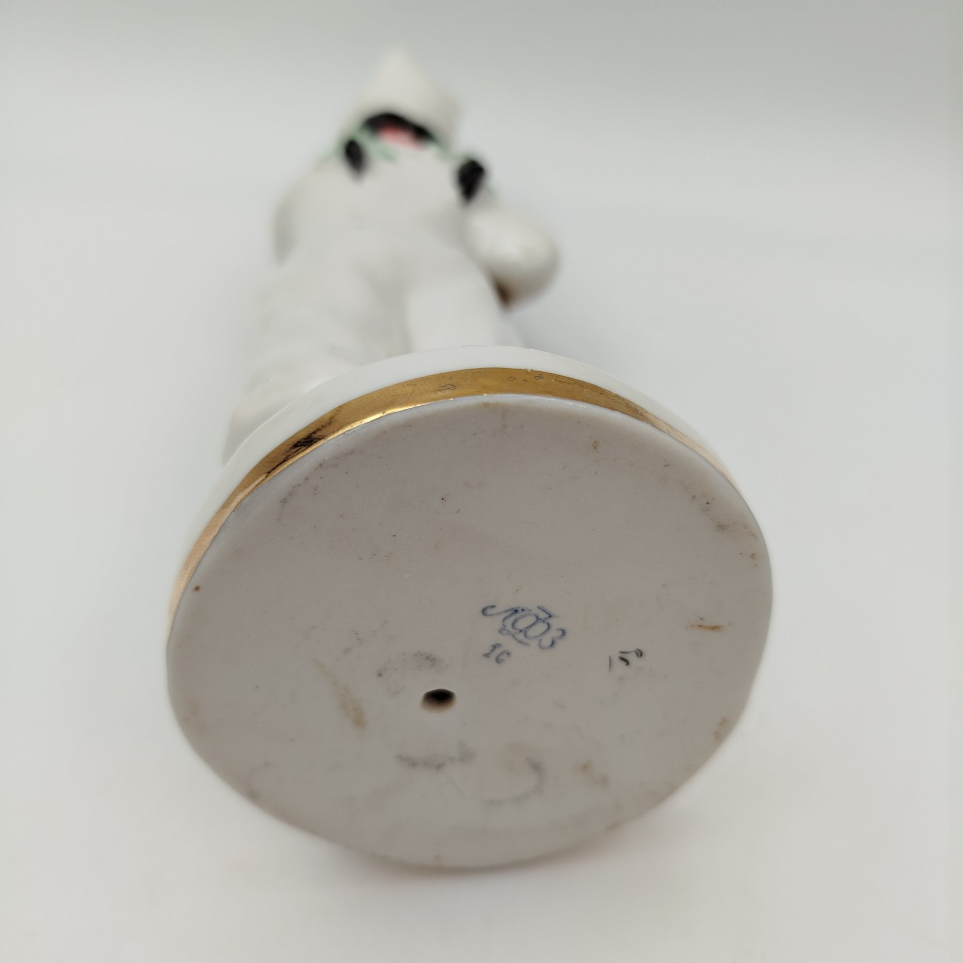 Статуэтка "Лыжница", скульптор Г.С. Столбова, автор росписи Е.Н. Лупанова