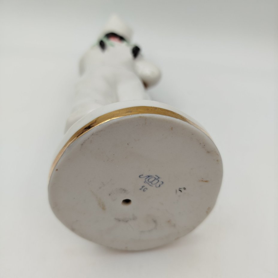 Статуэтка "Лыжница", скульптор Г.С. Столбова, автор росписи Е.Н. Лупанова