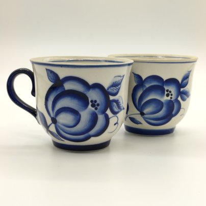 Пара чашек с цветочным декором, фарфор, роспись, Объединение «Гжель», СССР, 1972-1985 гг.