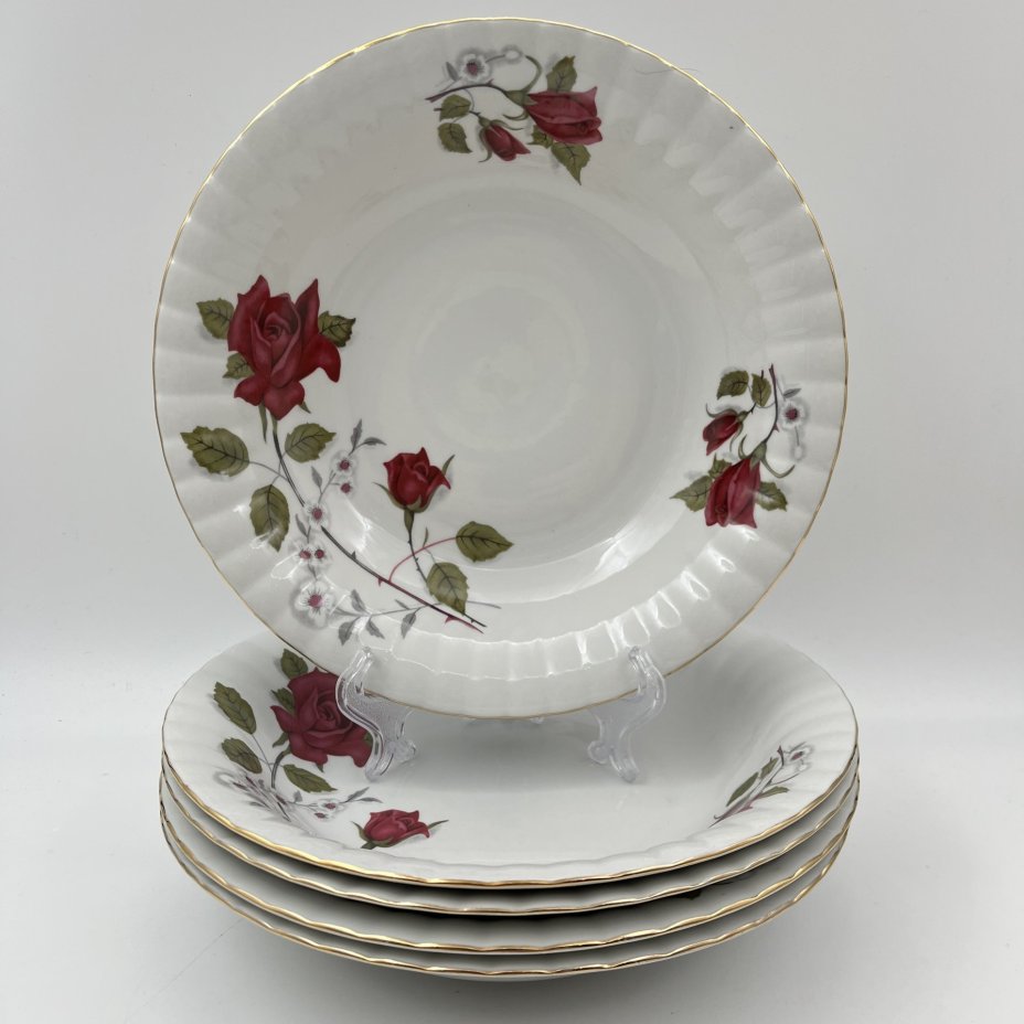 Набор из 5-ти суповых тарелок, украшенных изображением розы