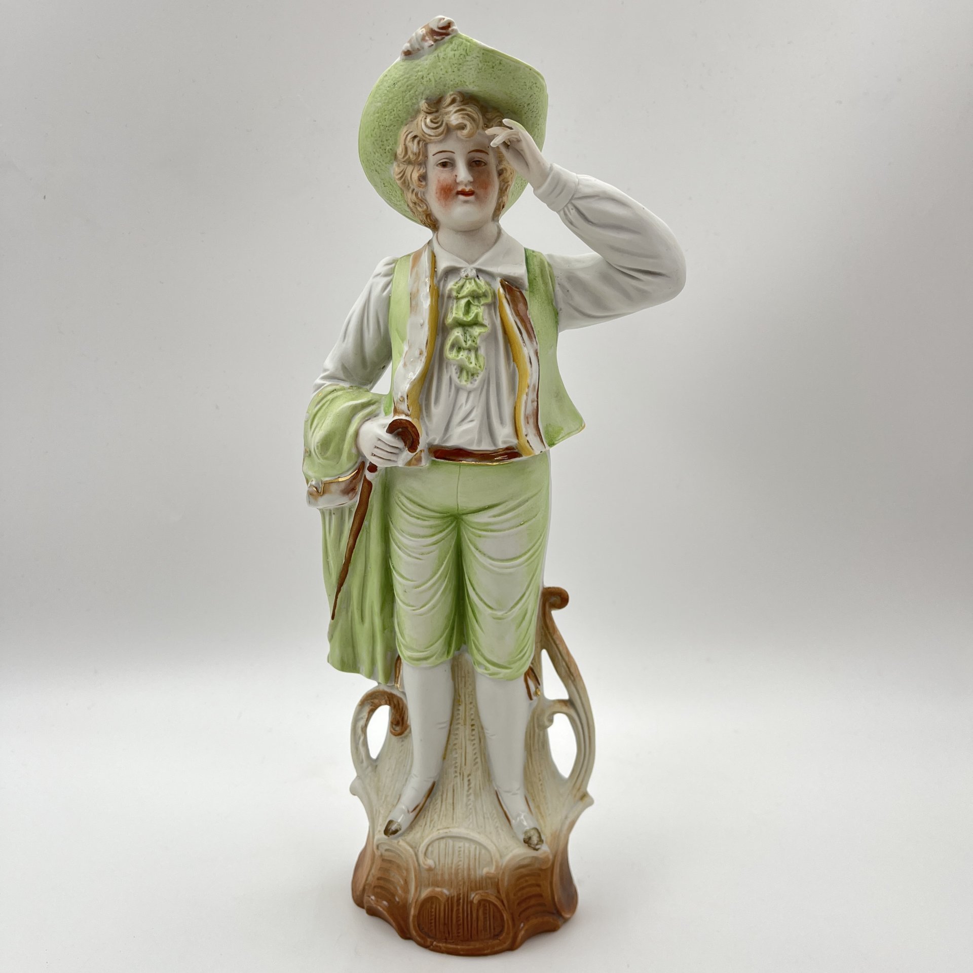 Статуэтка "Путешественник" ("Кавалер с тростью"), бисквит, роспись, золочение, Европа, 1970-2000 гг.