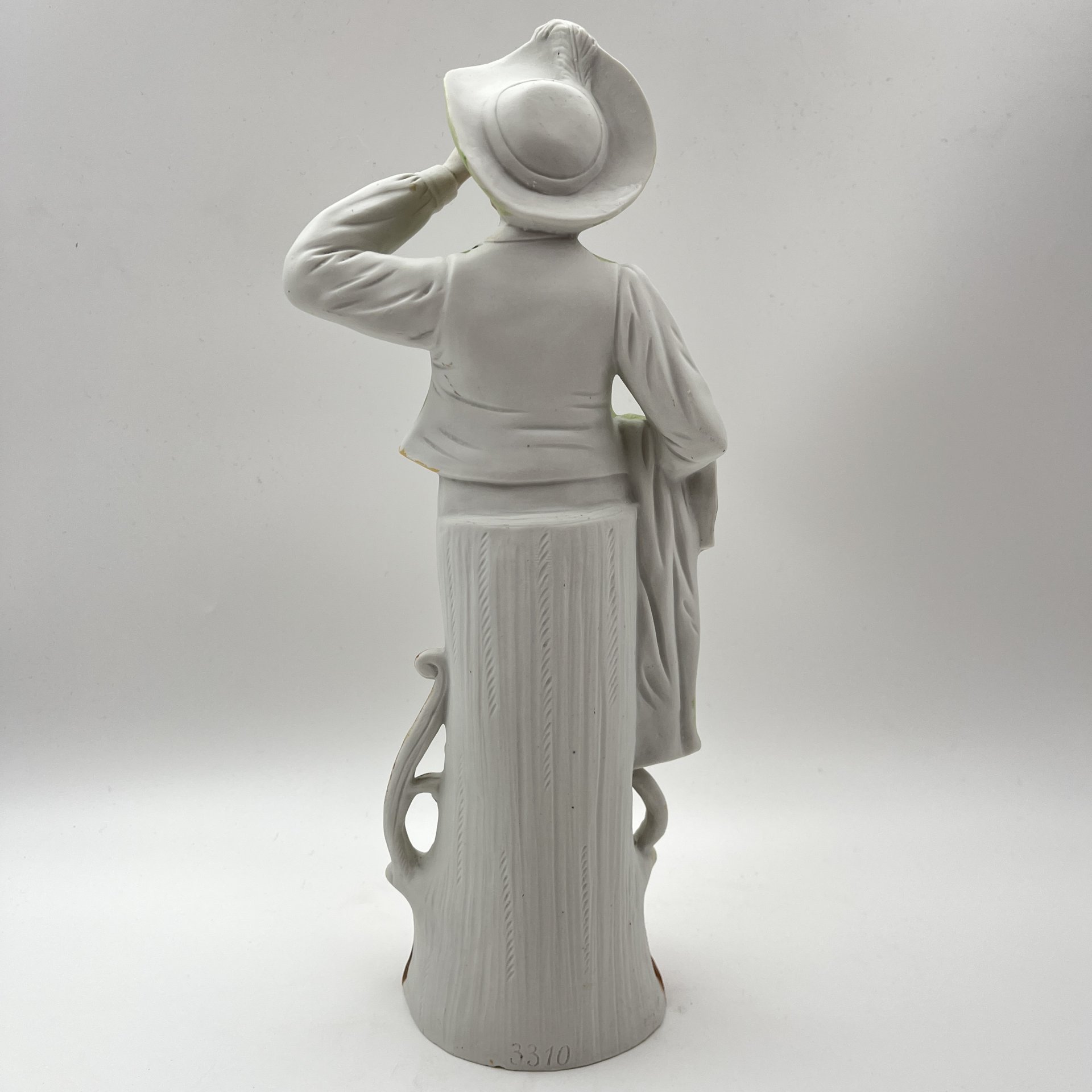 Статуэтка "Путешественник" ("Кавалер с тростью"), бисквит, роспись, золочение, Европа, 1970-2000 гг.