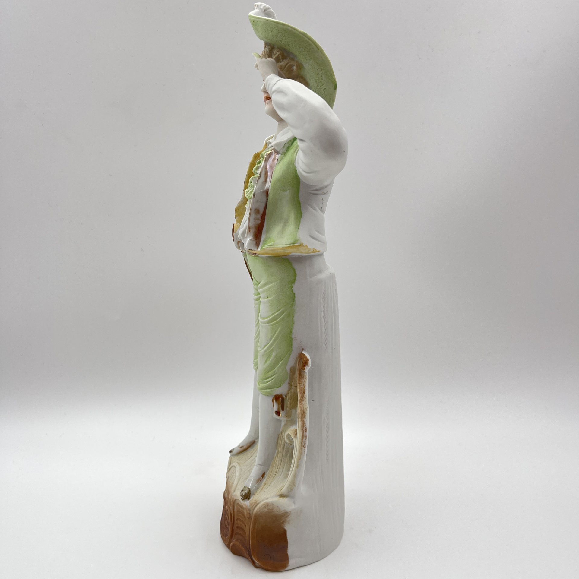 Статуэтка "Путешественник" ("Кавалер с тростью"), бисквит, роспись, золочение, Европа, 1970-2000 гг.