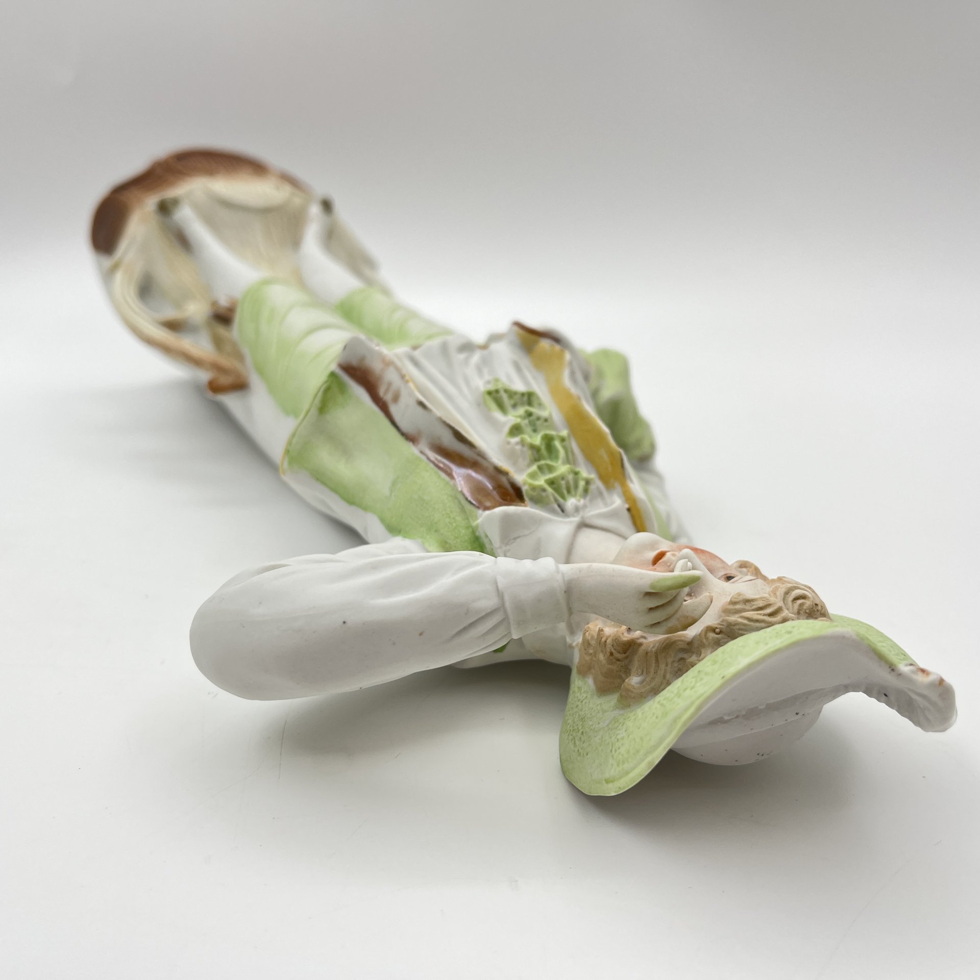 Статуэтка "Путешественник" ("Кавалер с тростью"), бисквит, роспись, золочение, Европа, 1970-2000 гг.