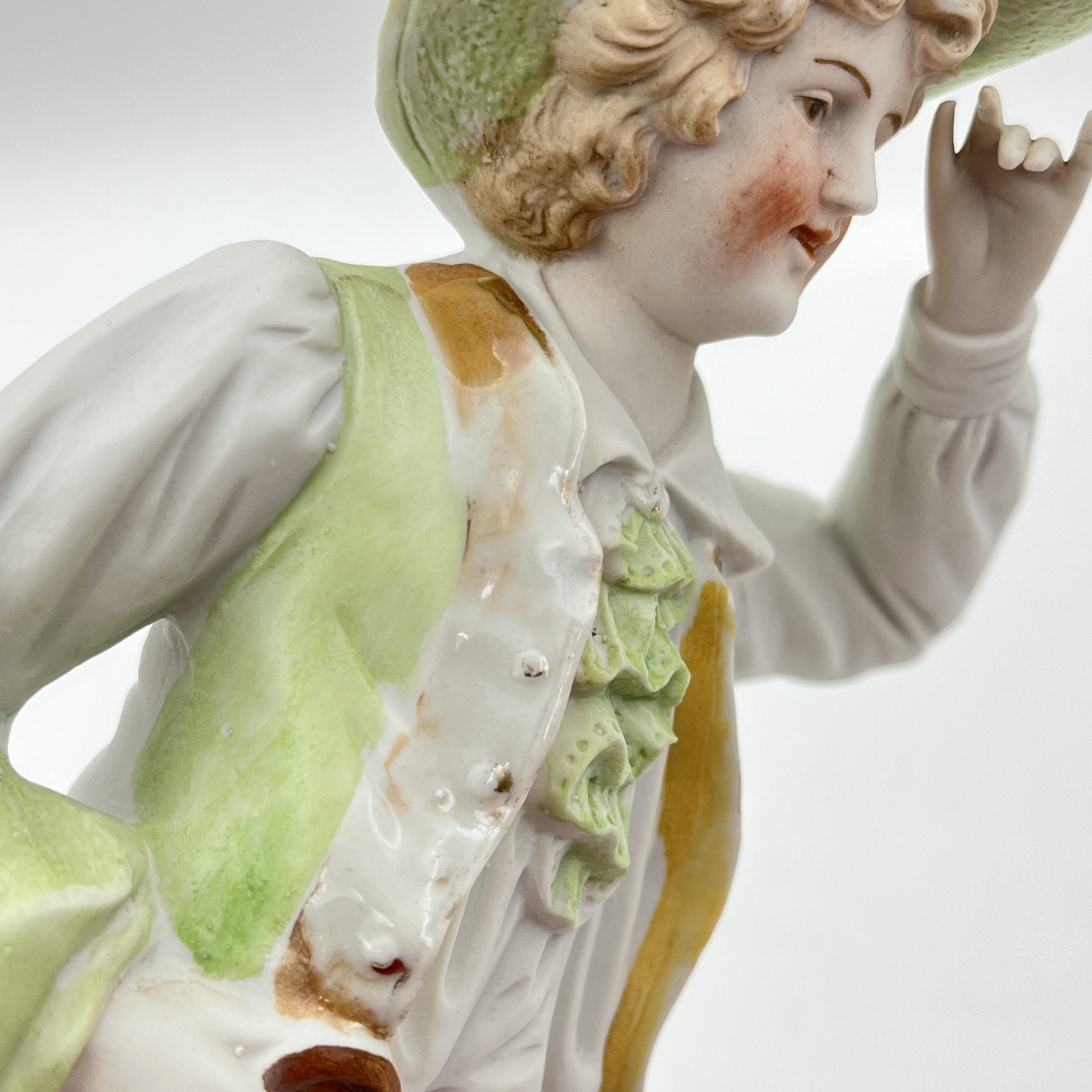 Статуэтка "Путешественник" ("Кавалер с тростью"), бисквит, роспись, золочение, Европа, 1970-2000 гг.