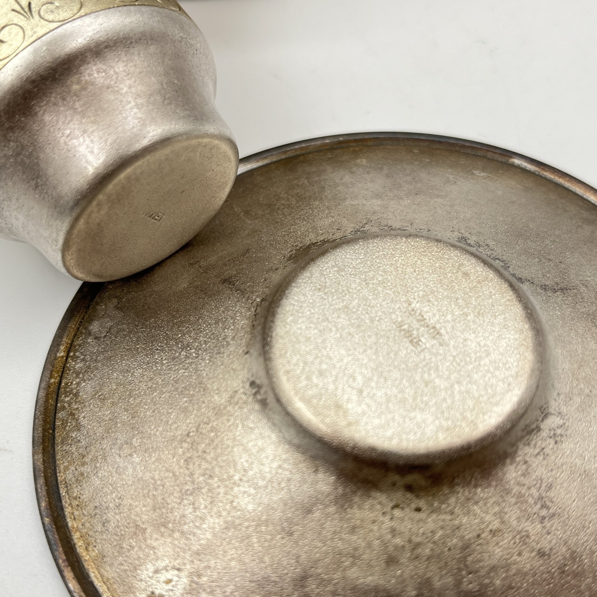Кофейная пара , украшенная резным декором (в оригинальной коробке), мельхиор (медь-никель), золочение, Мстерский завод художественных изделий «Ювелир», СССР, 1960-1980 гг., Мстерский завод художественных изделий «Ювелир»